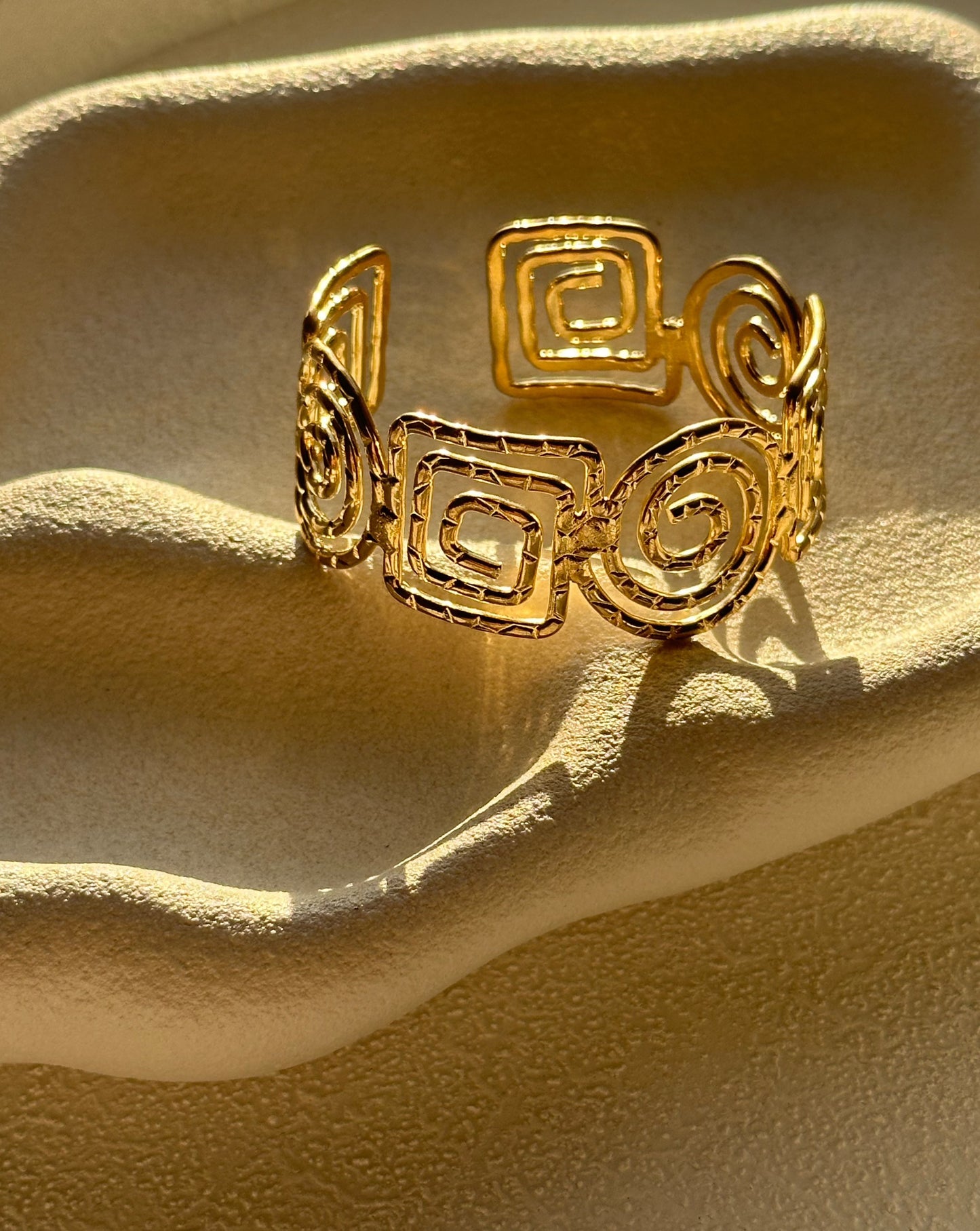 The Milos Cuff